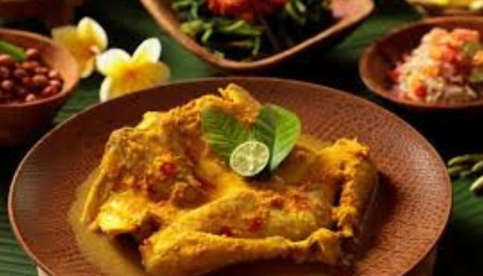 Ayam Betutu adalah hidangan tradisional Bali yang wajib dicoba bagi setiap pecinta kuliner bagi wisatawan saat berlibur ke pulau dewata bali