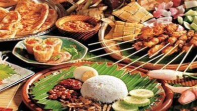 Makanan khas Bali dikenal dengan keunikan dan cita rasanya yang kaya, menjadikannya daya tarik utama bagi wisatawan maupun pecinta kuliner lokal.